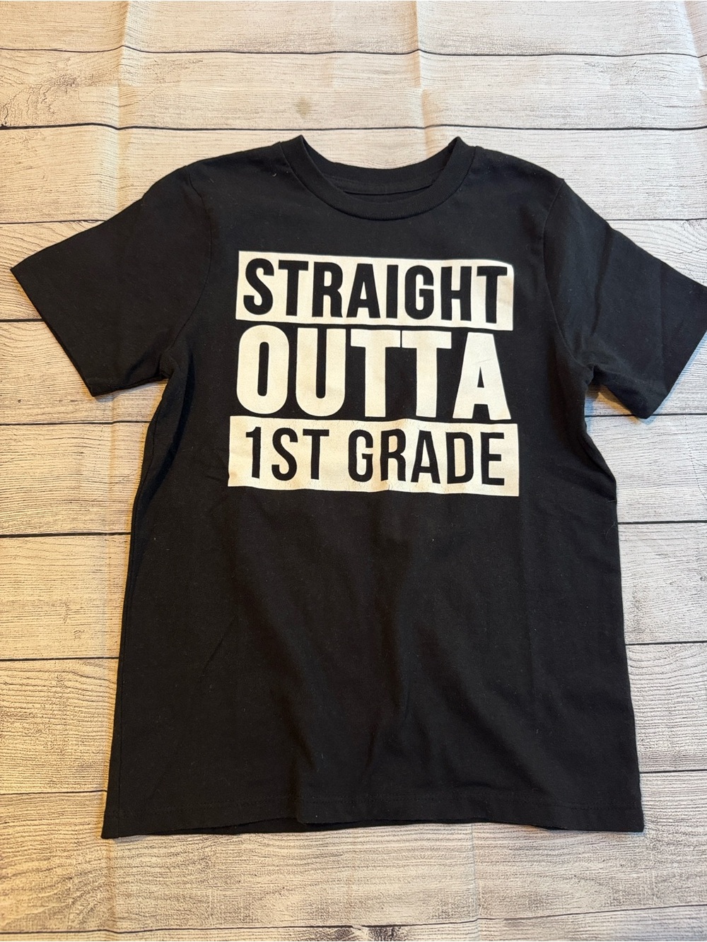 District Black "Straight Outta 1st Grade" Short Sleeve Shirt size Small